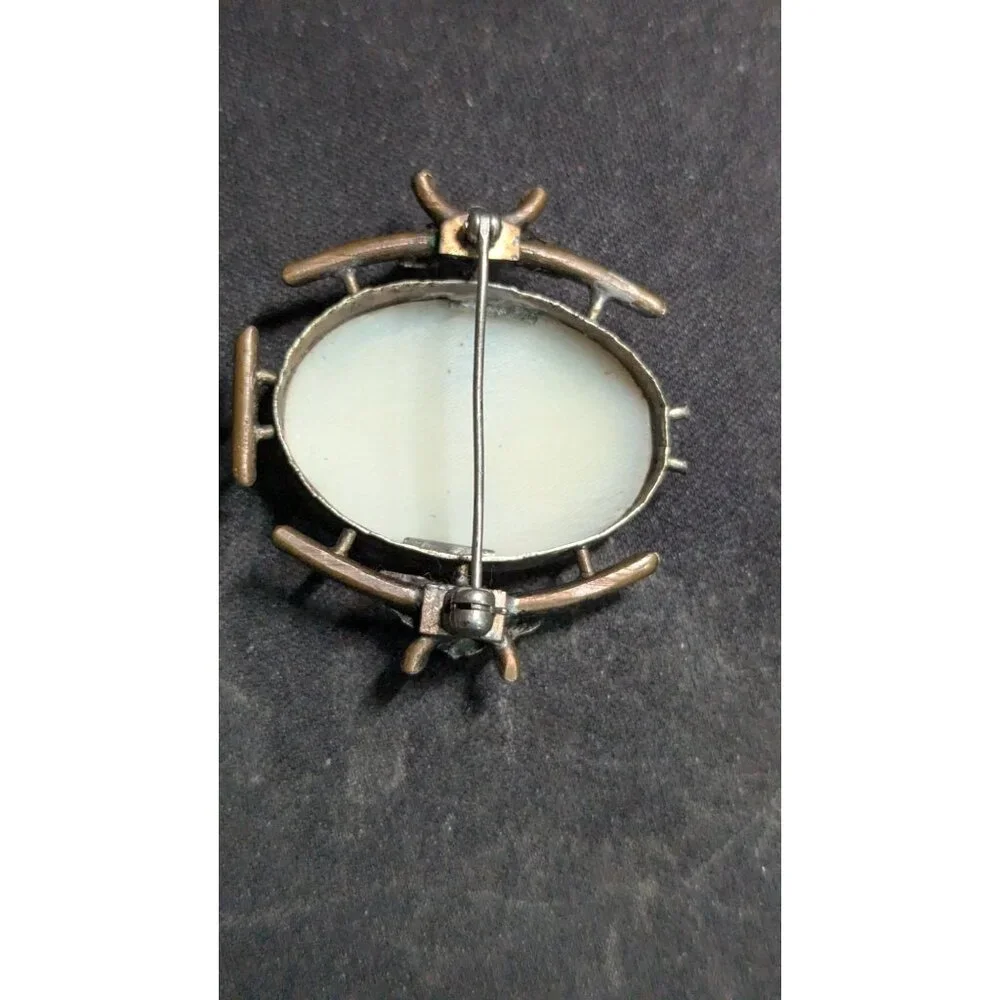 Antique Cameo Brooch Oval Profile Floral‎ Frame Design  Elegant Estate